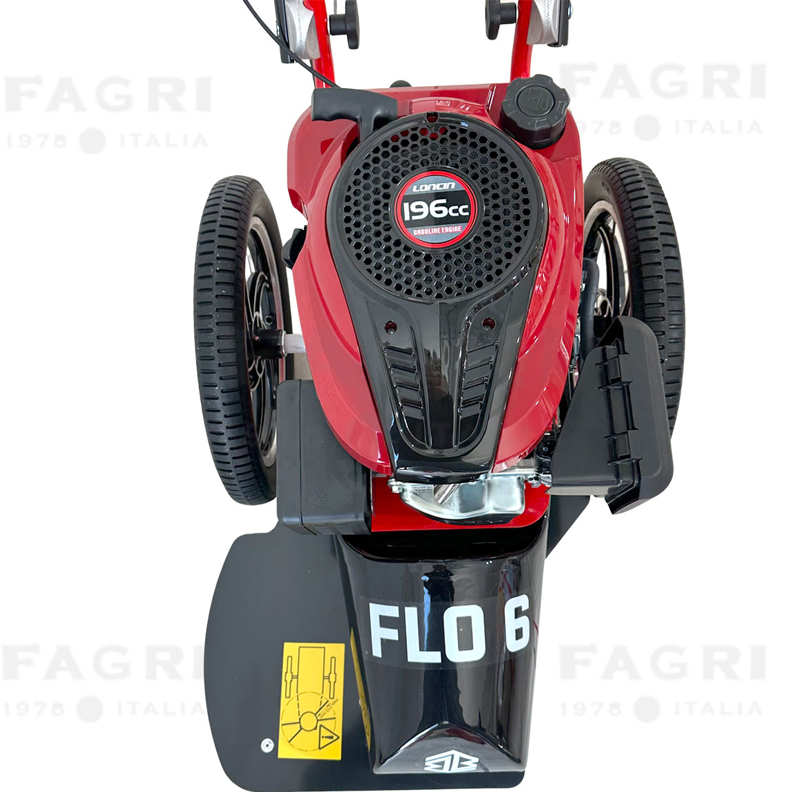 Il decespugliatore a ruote Blue Bird modello Flo6 è uno strumento di taglio a benzina progettato per l'uso su terreni incolti e difficili, come siepi, arbusti, cespugli e bordi stradali.